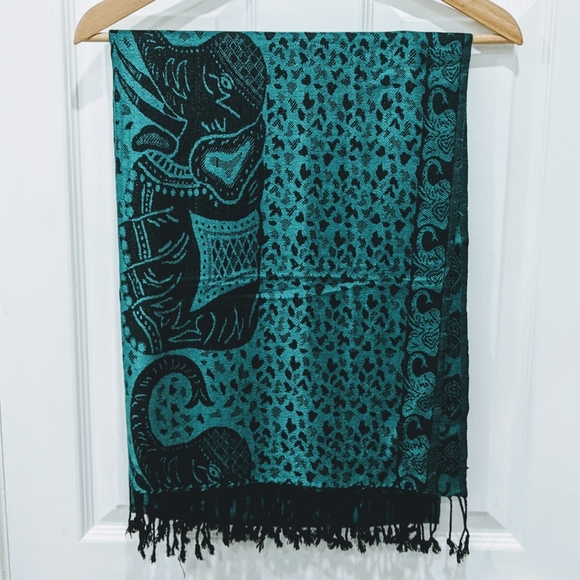 Silk/Pashmina blend Scarf - Picture 3 of 7